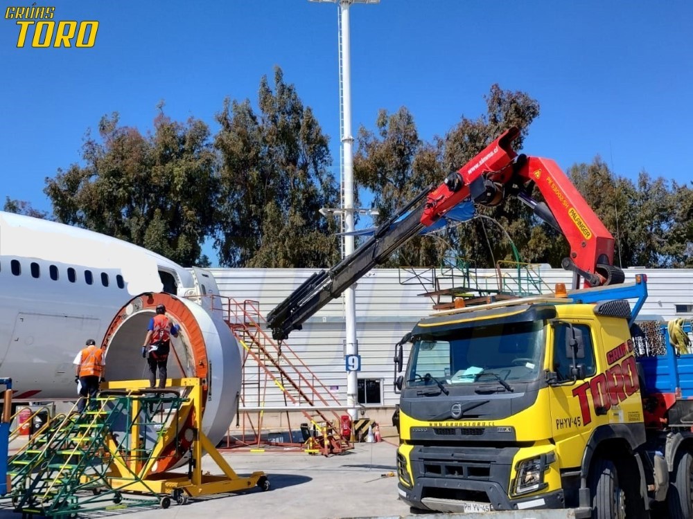 Camión Mercedez Benz con Grúa PALFINGER PK 53002 SH G